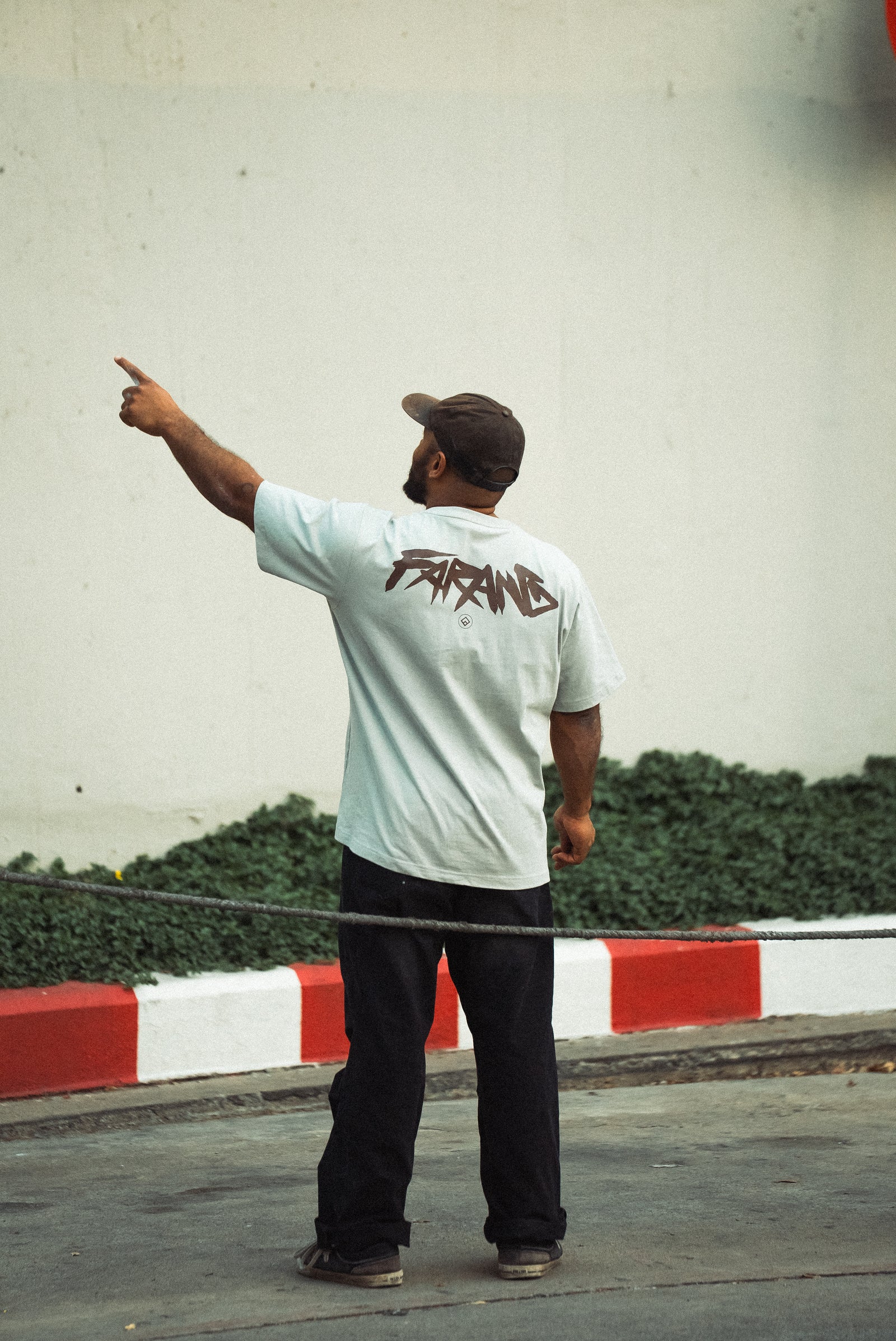 BRUSH TEE