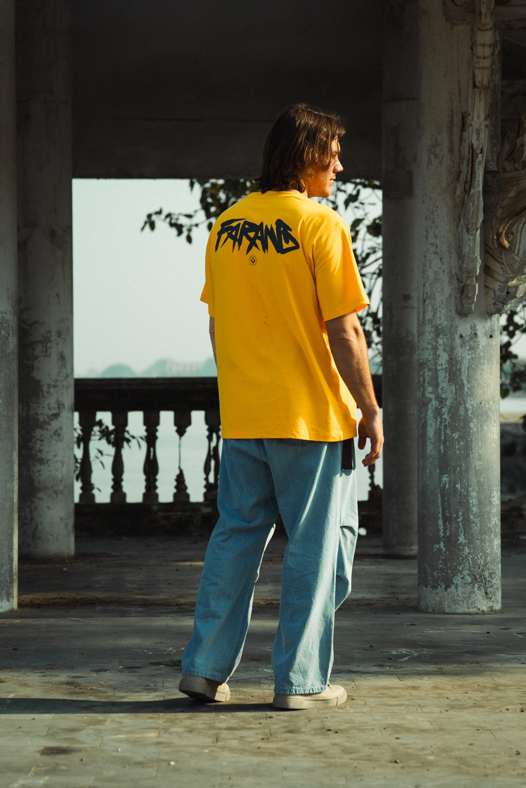 BRUSH TEE